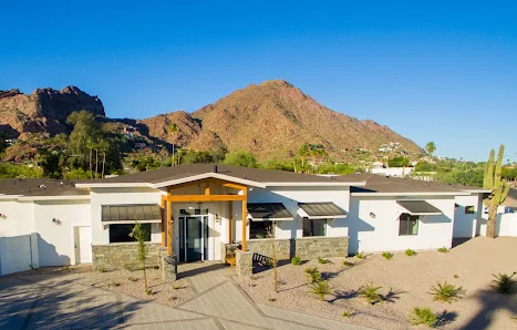 VISTA LIVING CAMELBACK VIEW