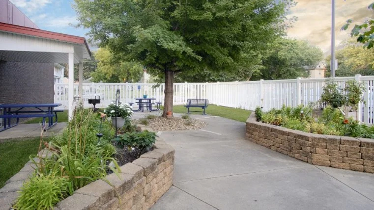 BRIDGES SENIOR LIFESTYLE LIVING
