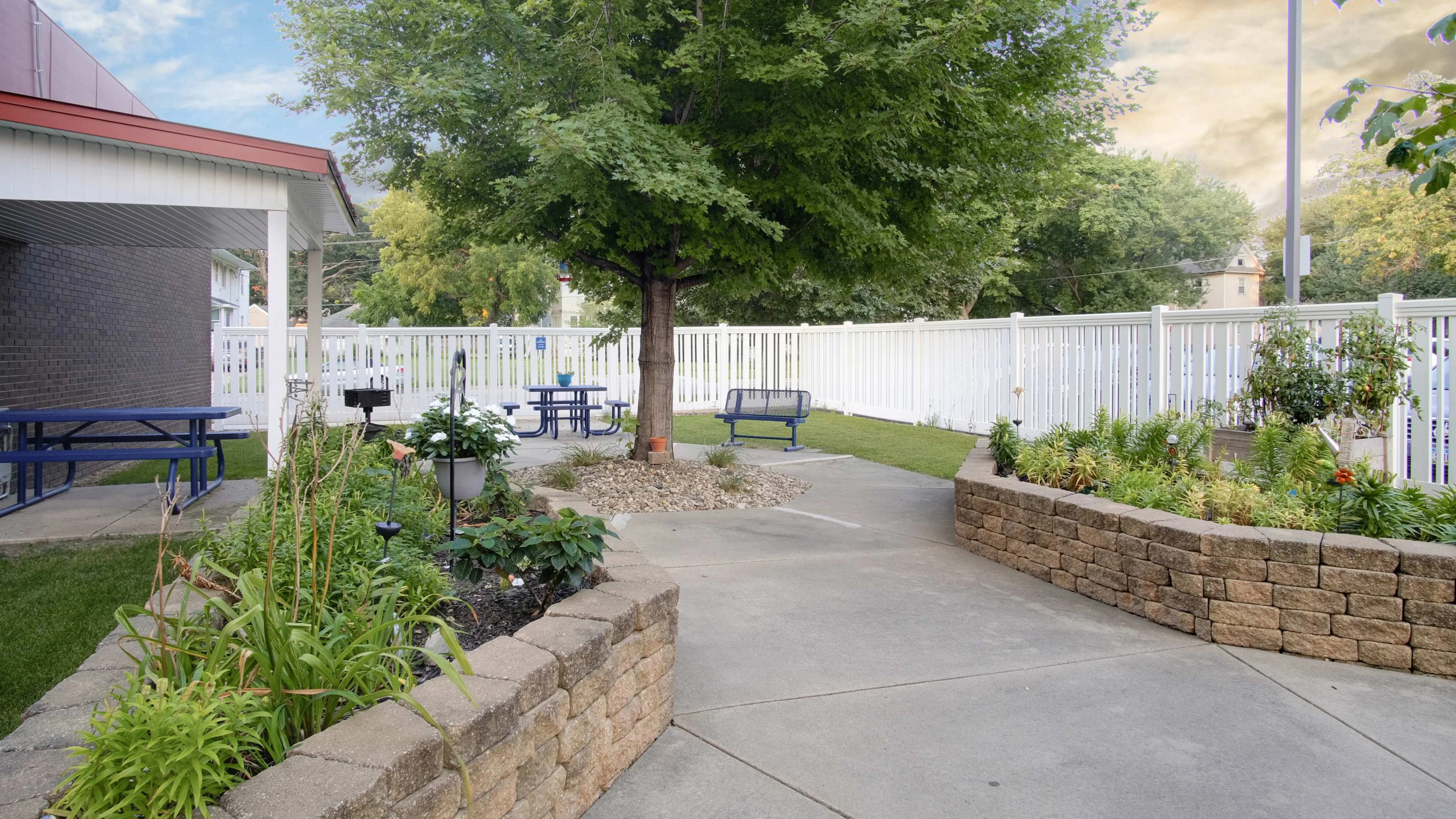 BRIDGES SENIOR LIFESTYLE LIVING