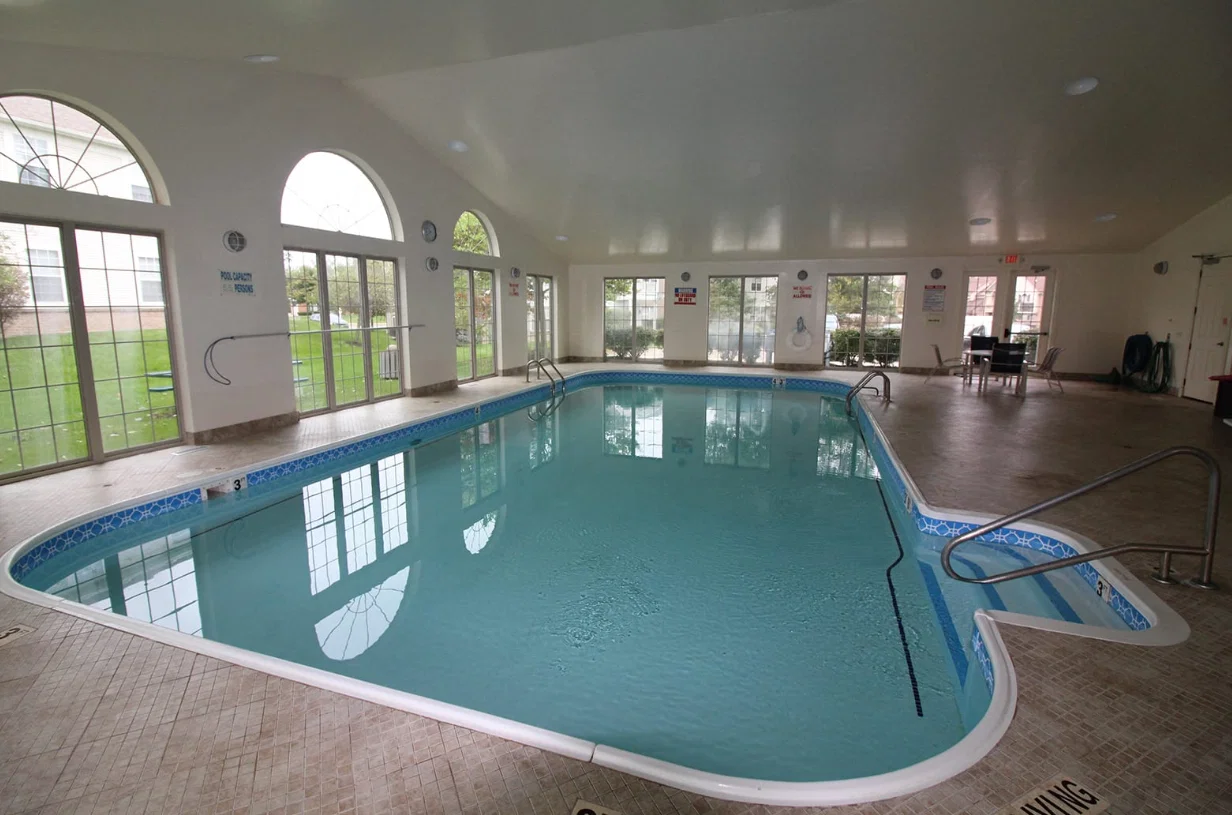 BROOKWOOD FARMS APARTMENTS