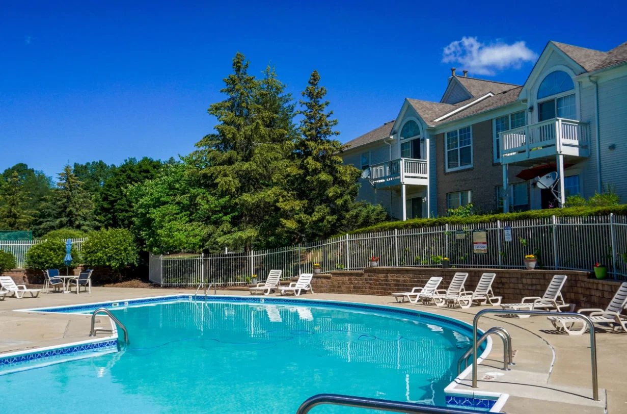 BROOKWOOD FARMS APARTMENTS