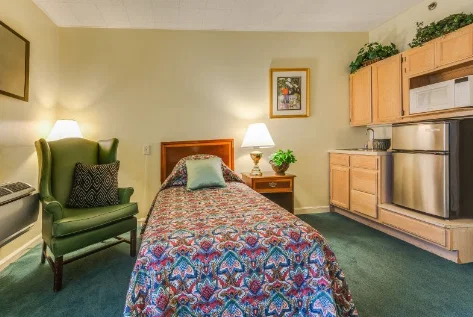 CASTLE SENIOR LIVING AT FOREST HILLS