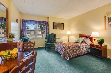 CASTLE SENIOR LIVING AT FOREST HILLS