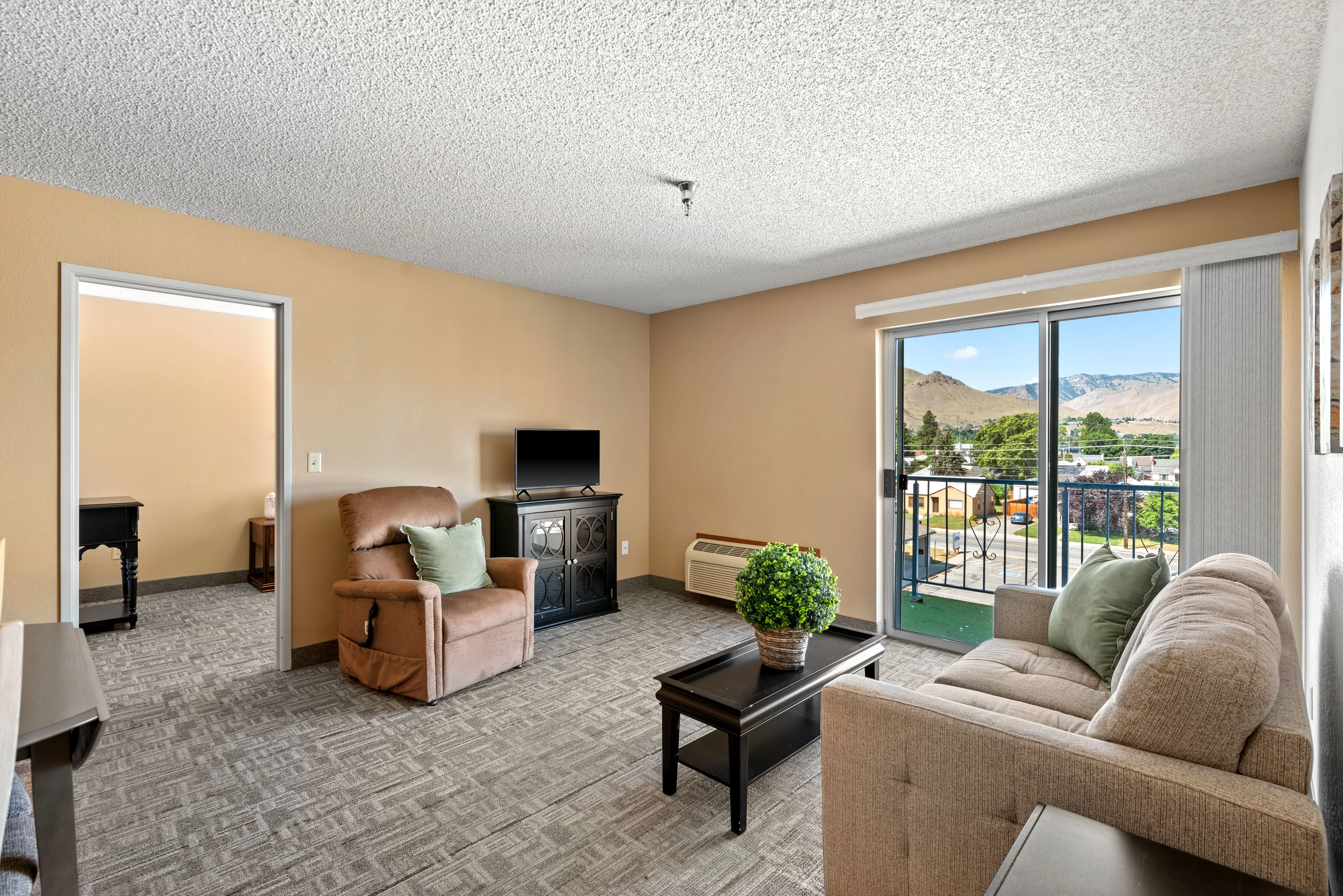 COLONIAL VISTA SENIOR LIVING