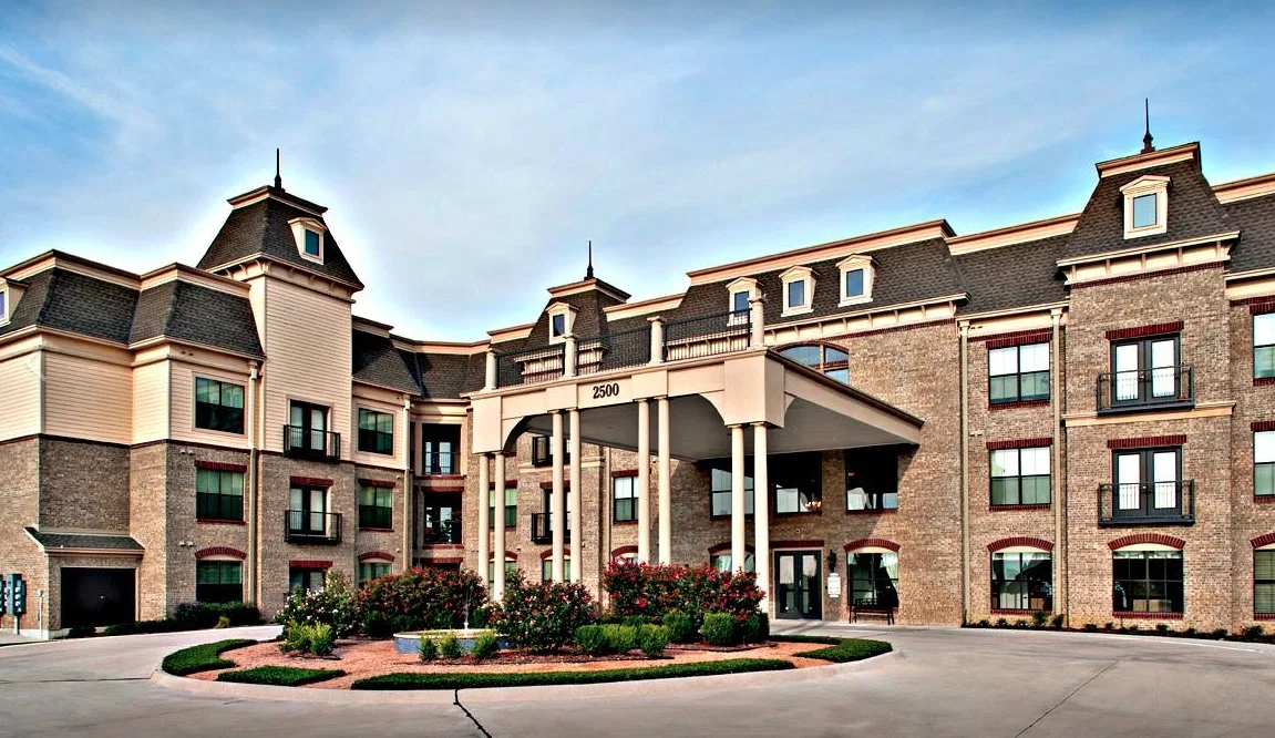 DISCOVERY VILLAGE AT CASTLE HILLS