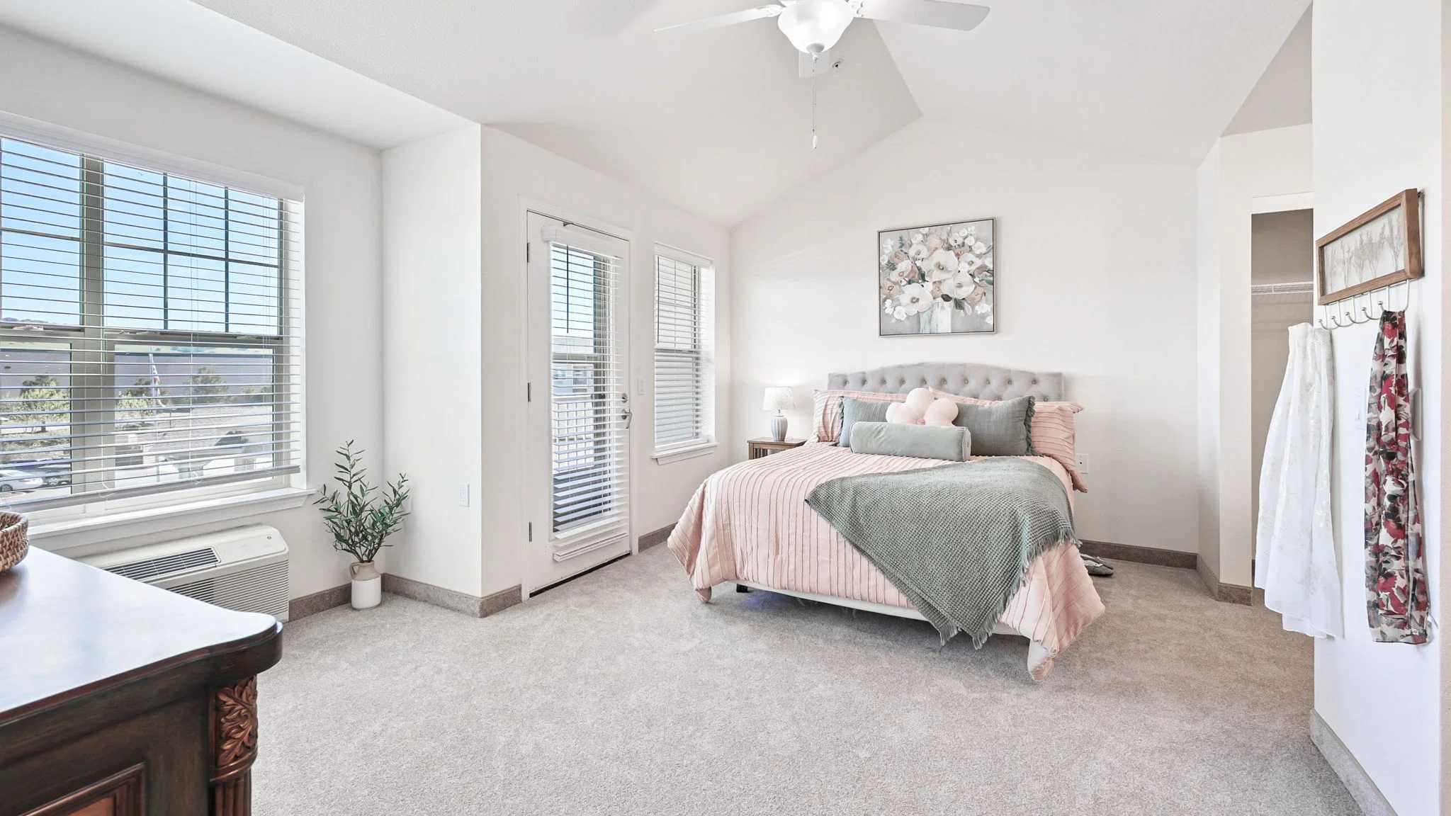 EL DORADO ESTATES GRACIOUS RETIREMENT LIVING