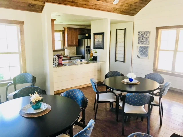 EMERALD COTTAGES OF ROUND ROCK