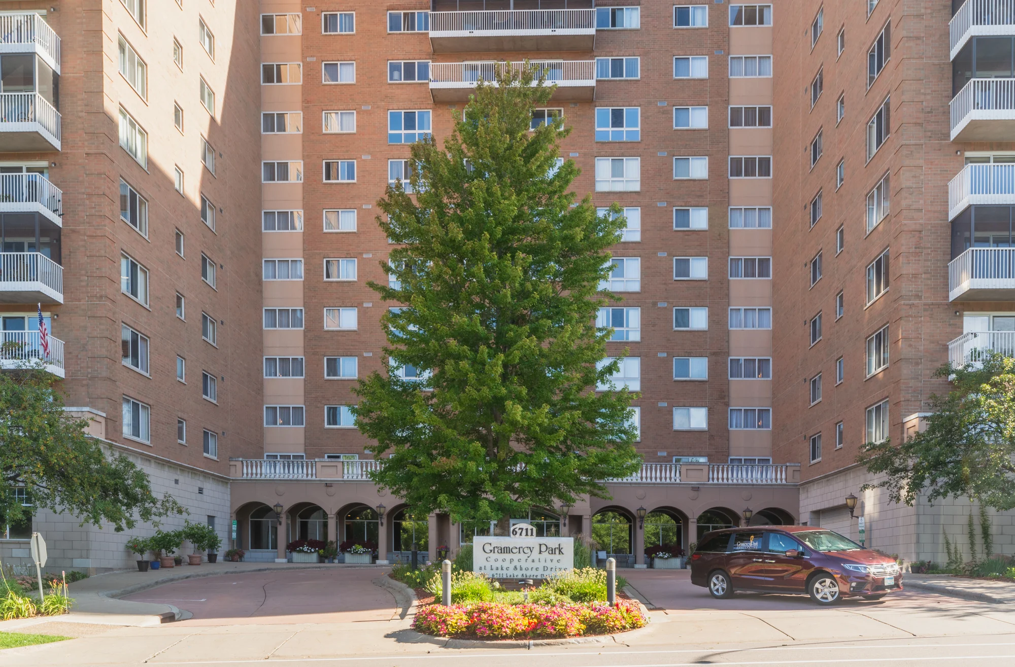 Gramercy Park Cooperative at Lake Shore Drive