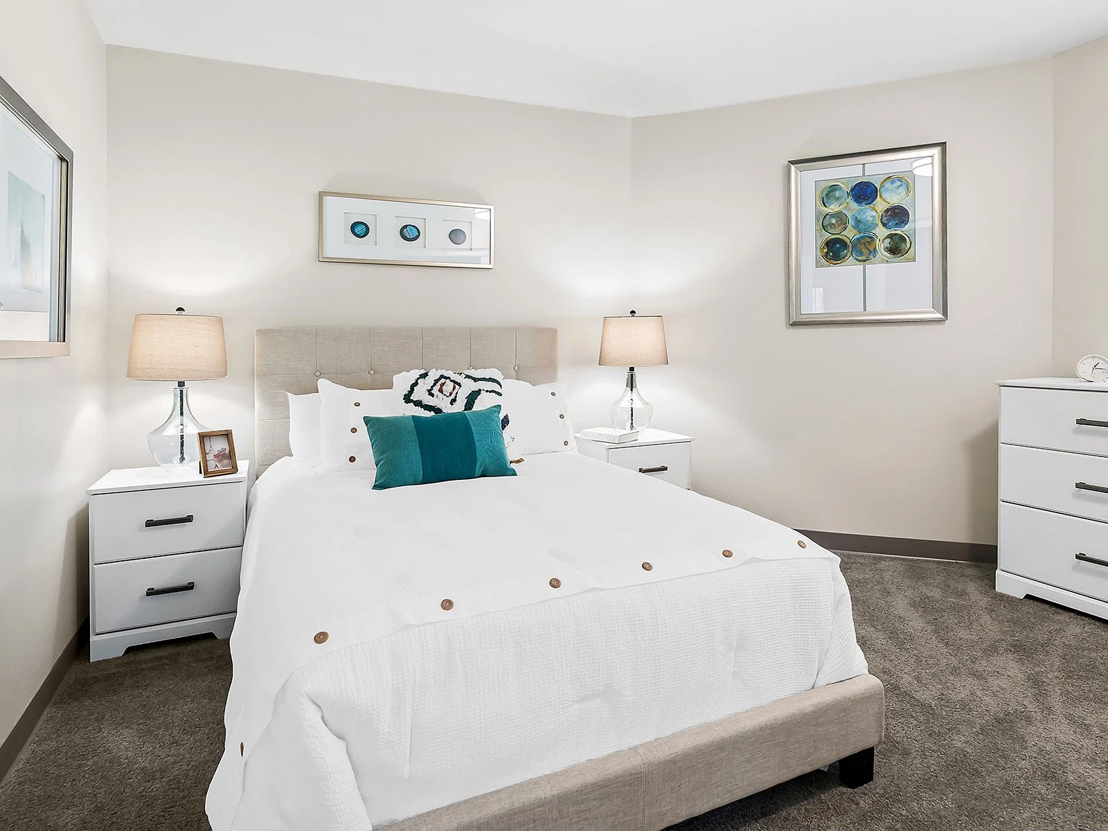 HOLIDAY ANDOVER PLACE