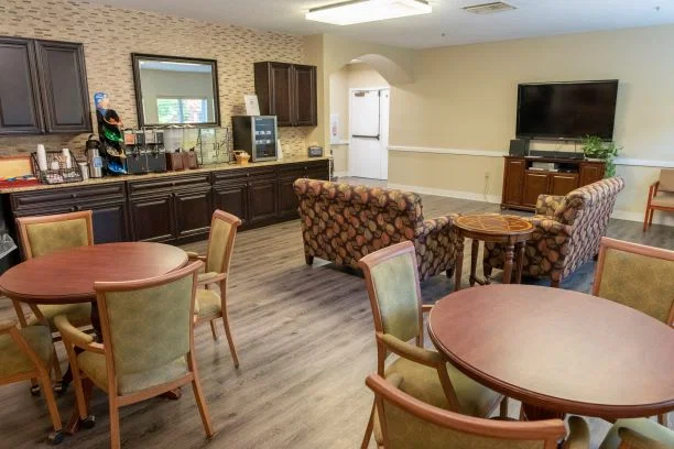 HOLIDAY FORSYTH COURT
