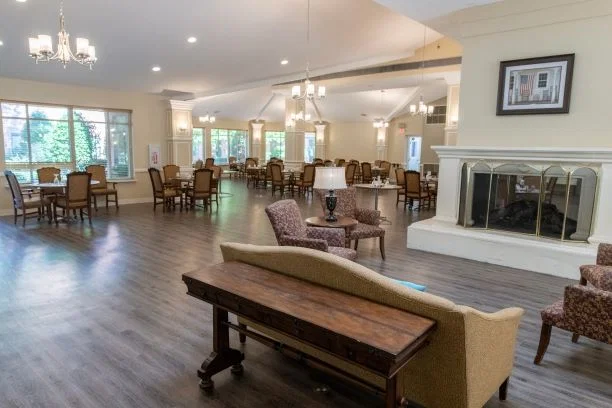 HOLIDAY FORSYTH COURT