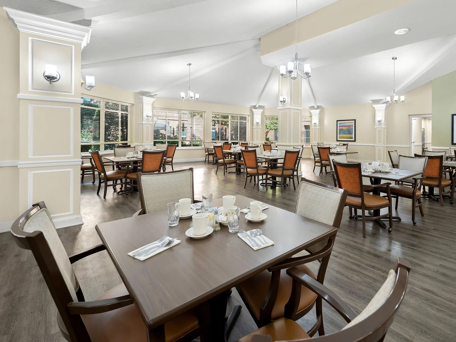 HOLIDAY FORSYTH COURT