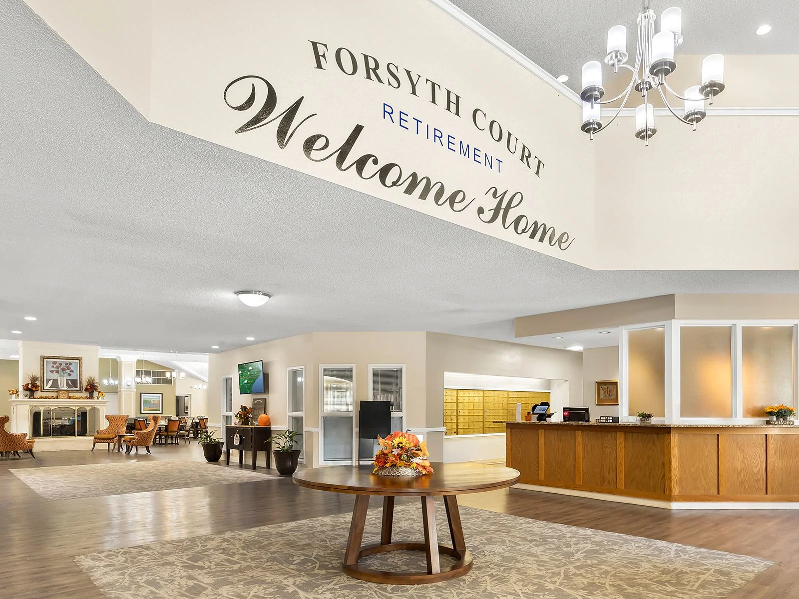 HOLIDAY FORSYTH COURT