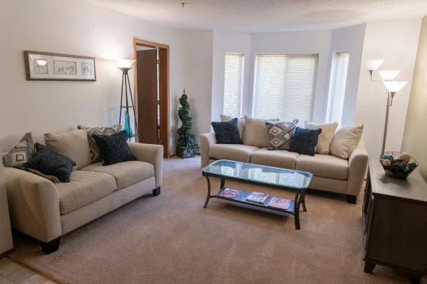 HOLIDAY FORSYTH COURT