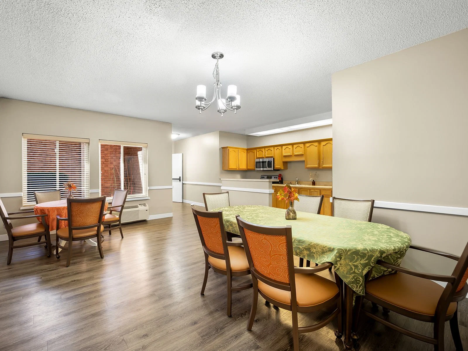 HOLIDAY FORSYTH COURT