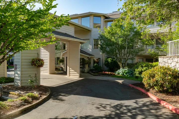 Holiday Hidden Lakes - Independent Living photo