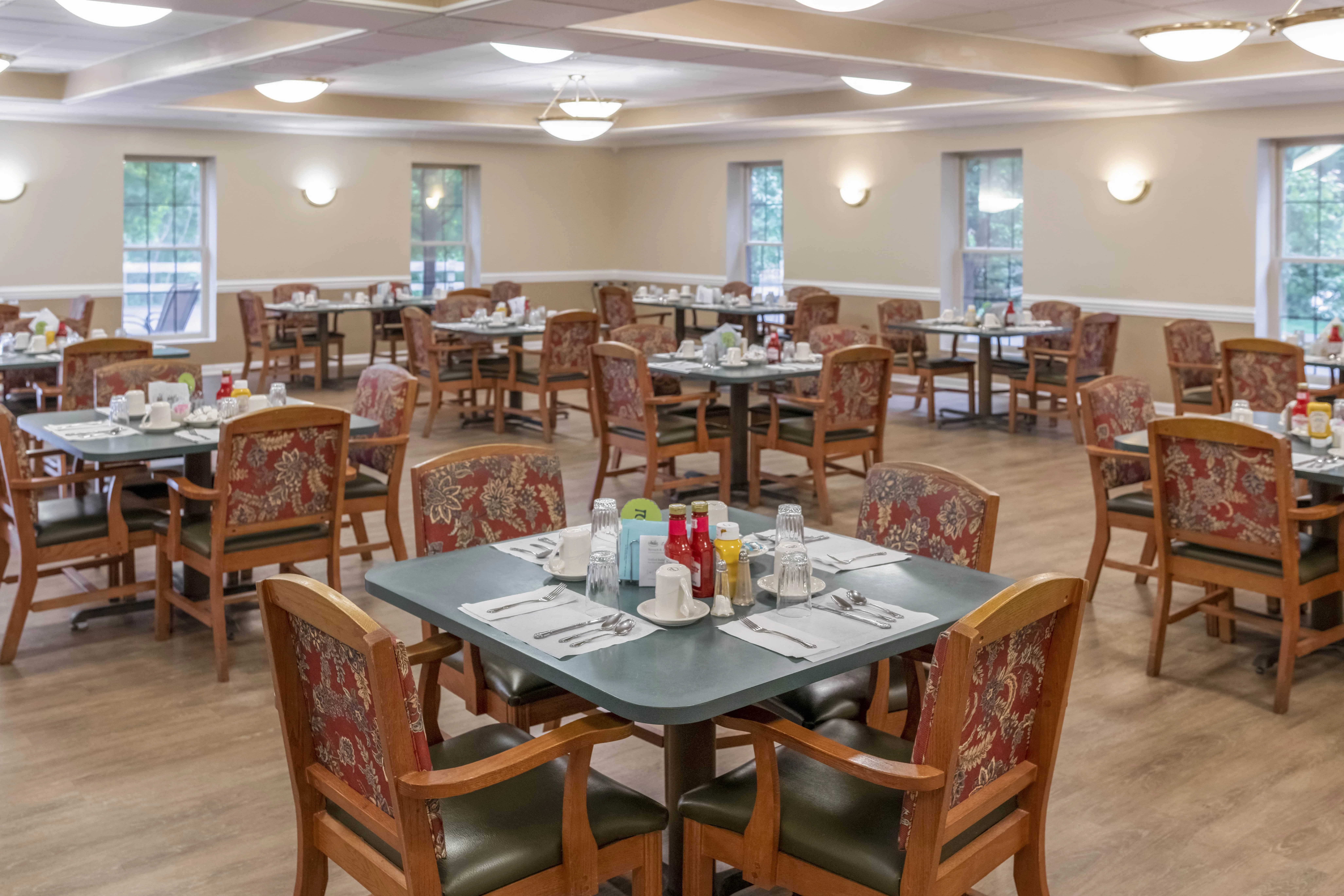 HOLIDAY MANOR AT WOODSIDE