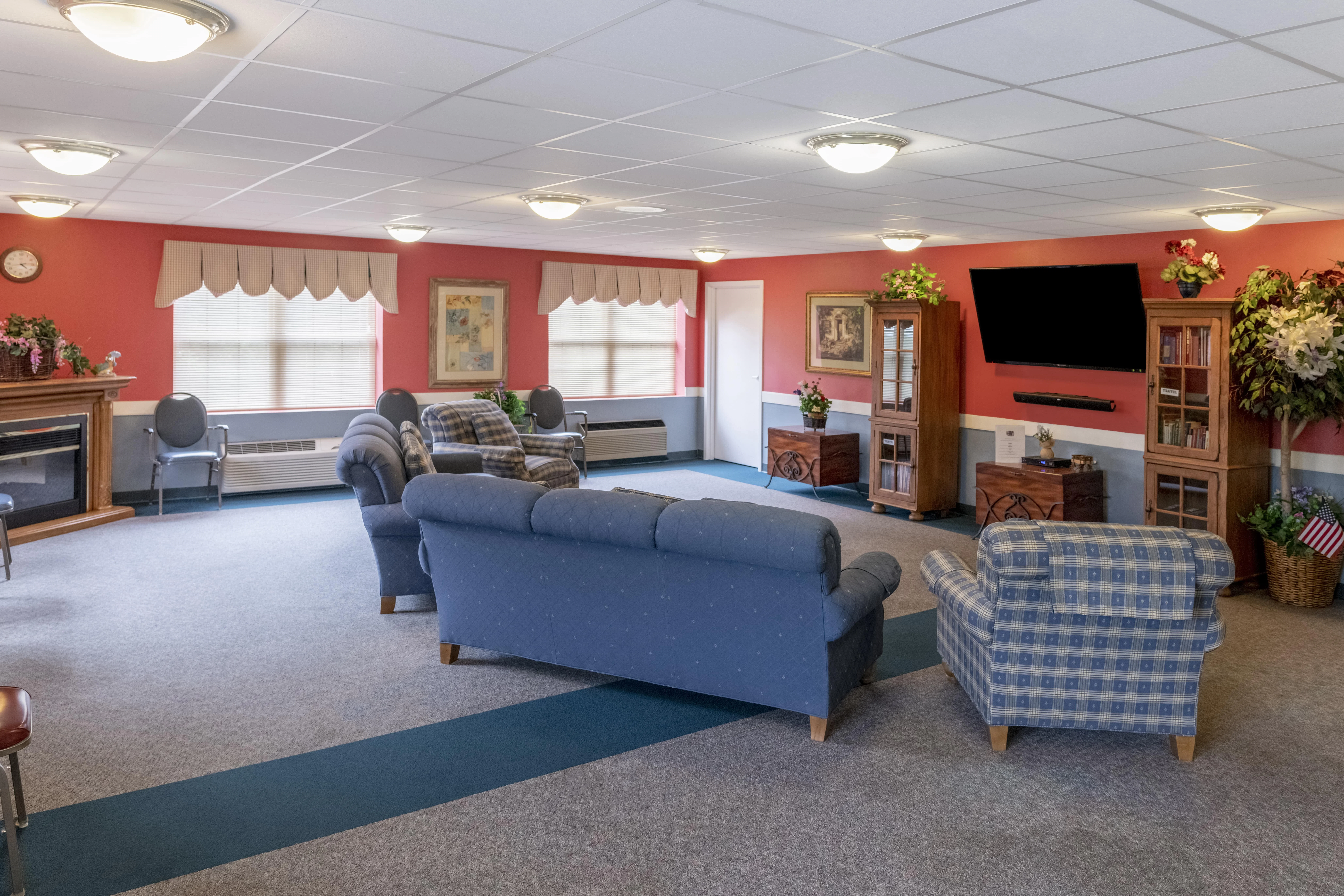 HOLIDAY MANOR AT WOODSIDE