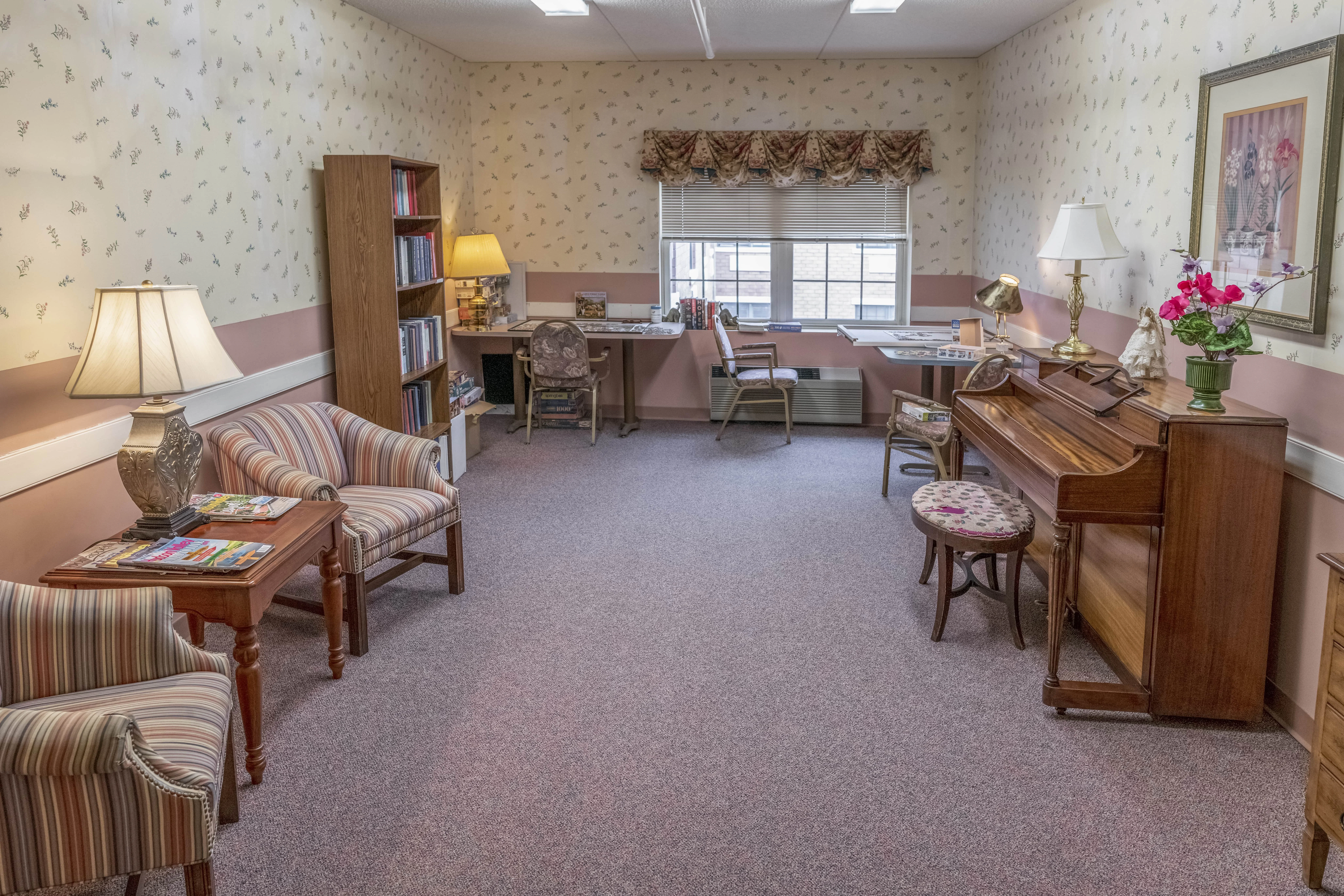 HOLIDAY MANOR AT WOODSIDE