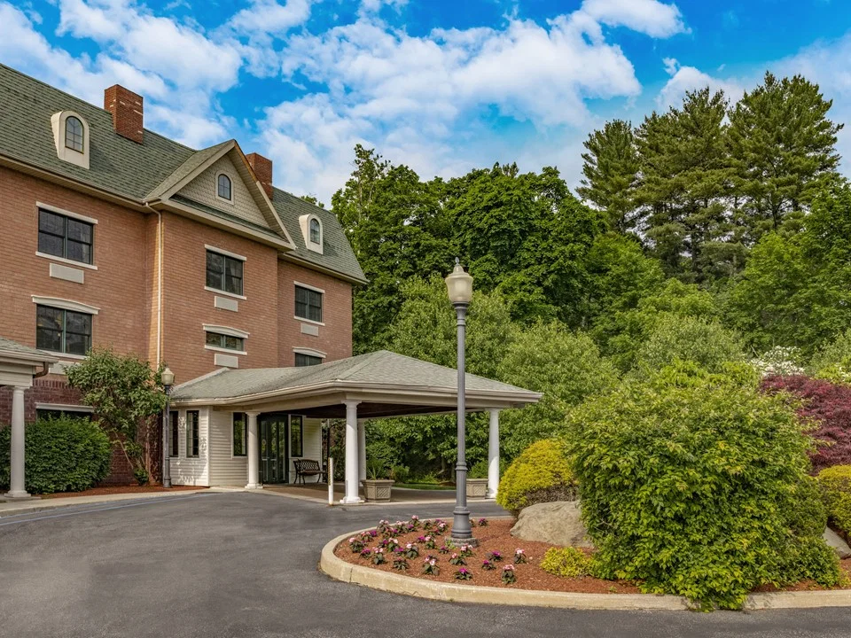 Holiday Manor at Woodside - Independent Living photo