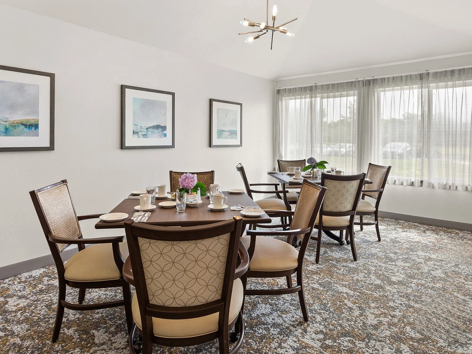 HOLIDAY THE MANOR AT OAKRIDGE