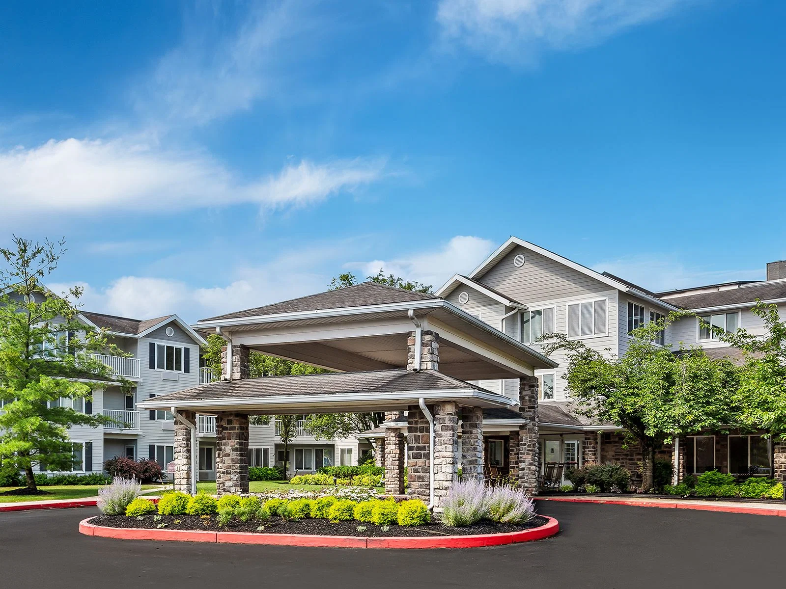 HOLIDAY THE MANOR AT OAKRIDGE