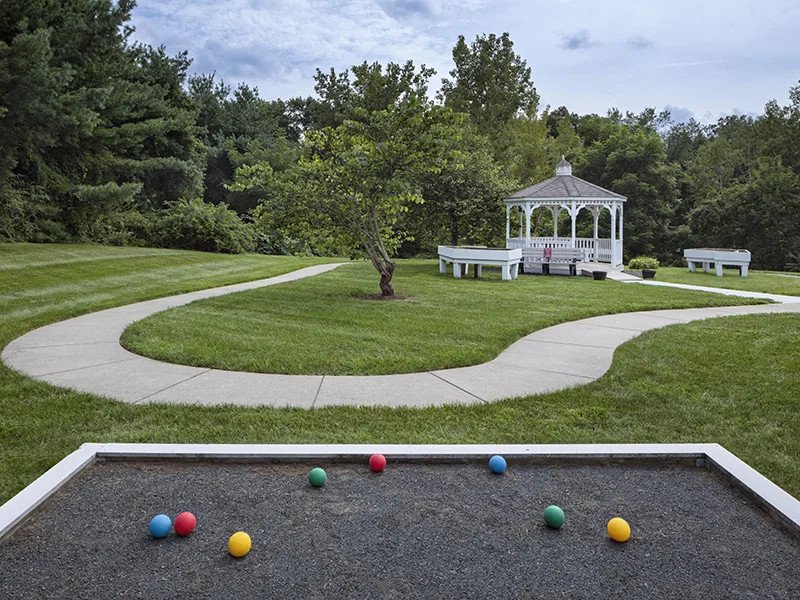 HOLIDAY WHITE OAKS