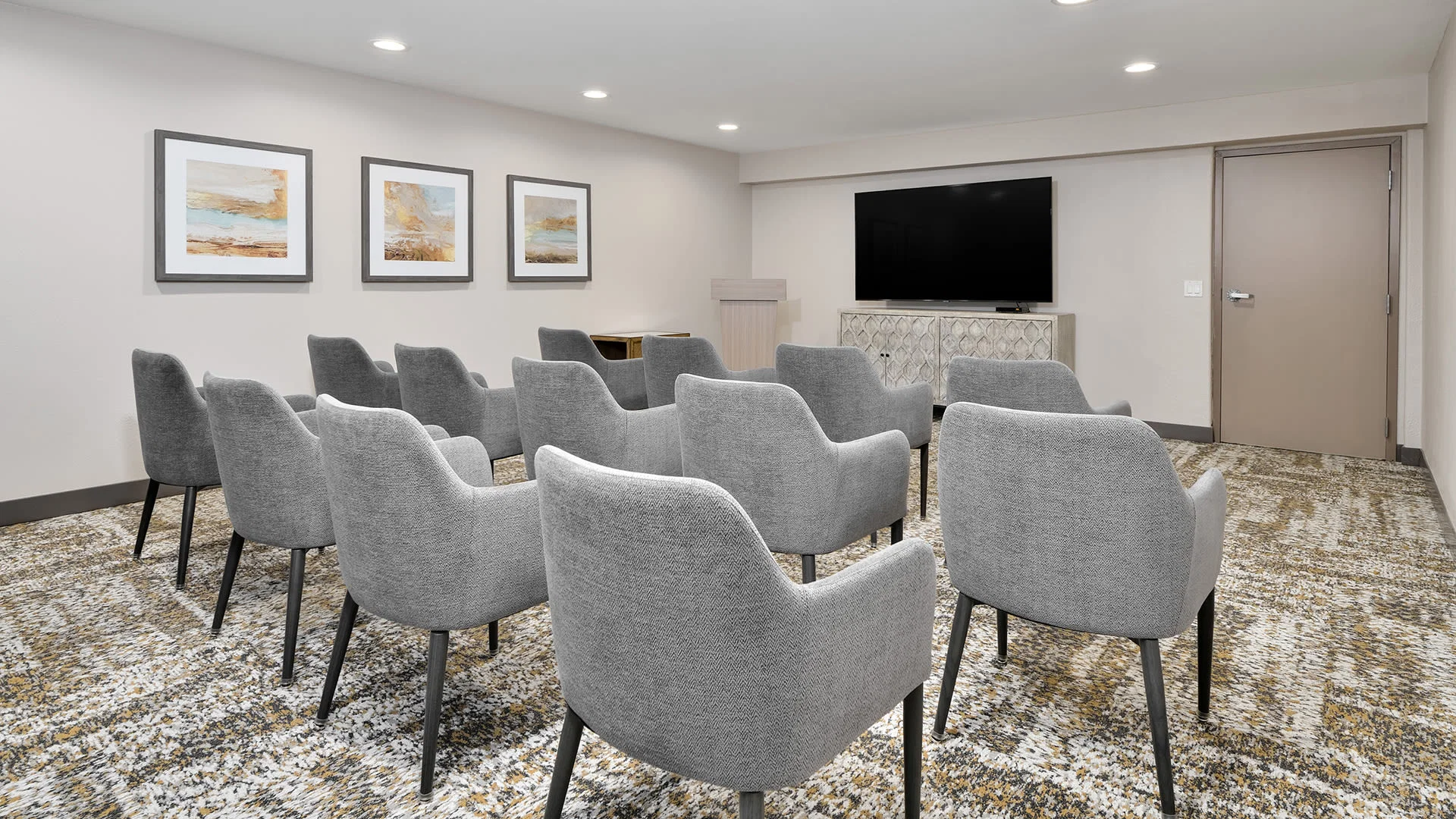 Holiday Maple Suites