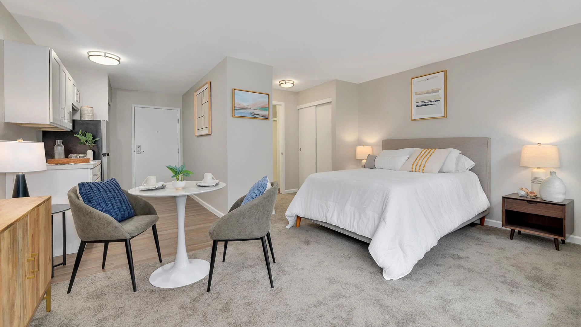 Holiday Maple Suites