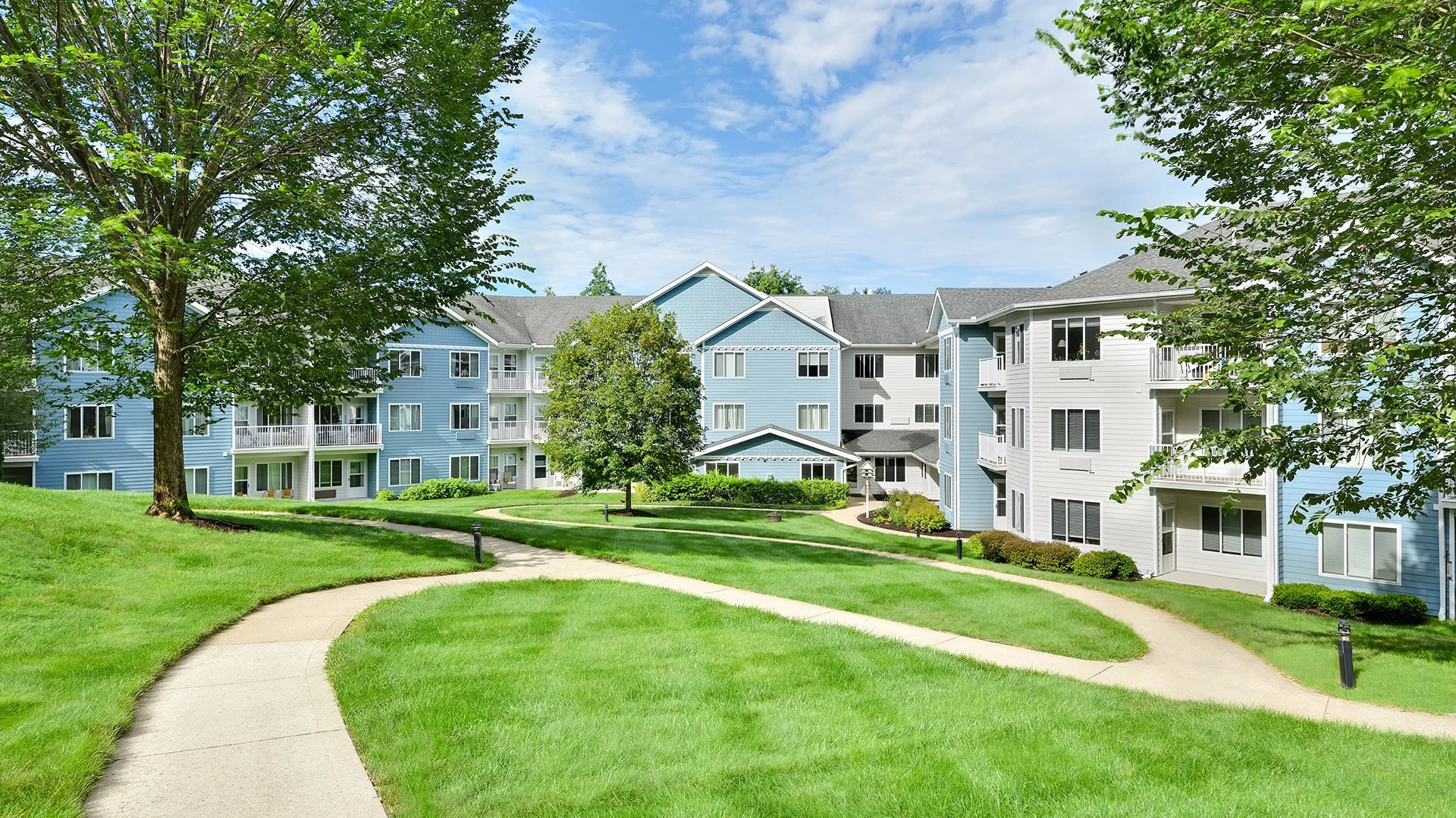 Holiday Maple Suites
