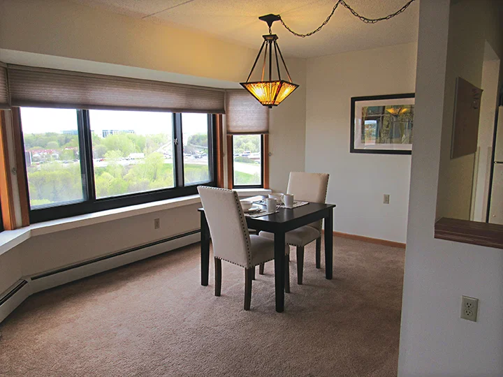 KNOLLWOOD PLACE APARTMENTS