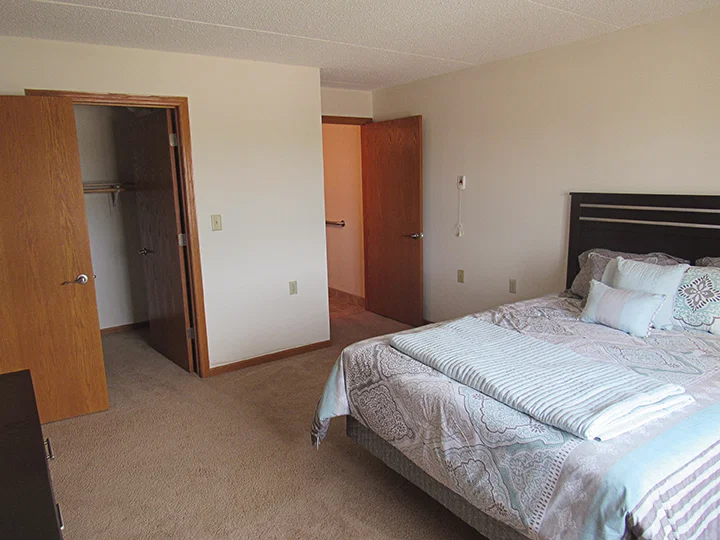 KNOLLWOOD PLACE APARTMENTS