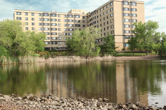 KNOLLWOOD PLACE APARTMENTS