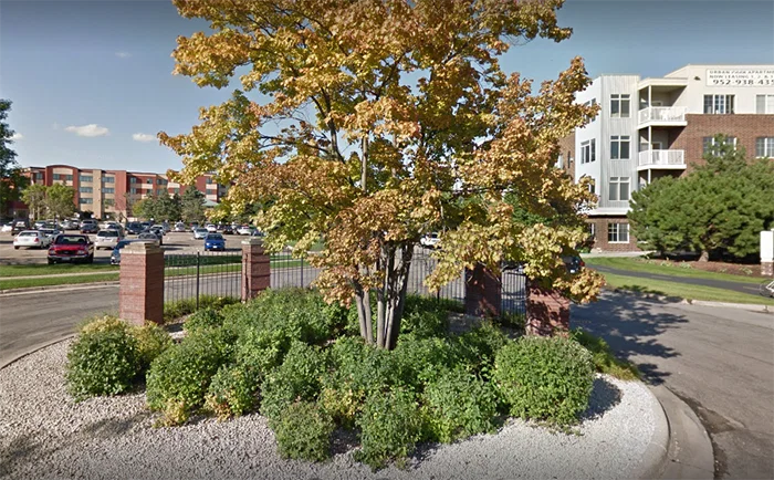KNOLLWOOD PLACE APARTMENTS