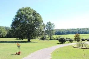 LAKESIDE SENIOR LIVING COMMUNITY