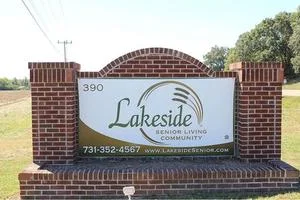 LAKESIDE SENIOR LIVING COMMUNITY