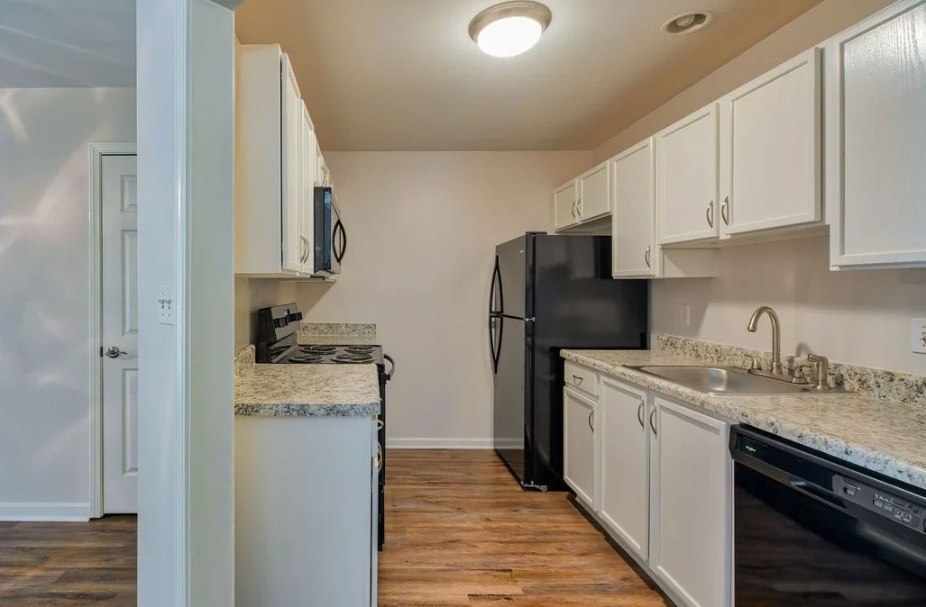 LEISURE LIVING LAKESIDE