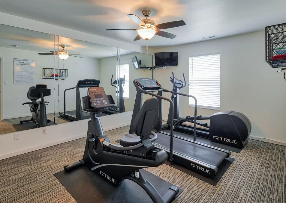 LEISURE LIVING LAKESIDE