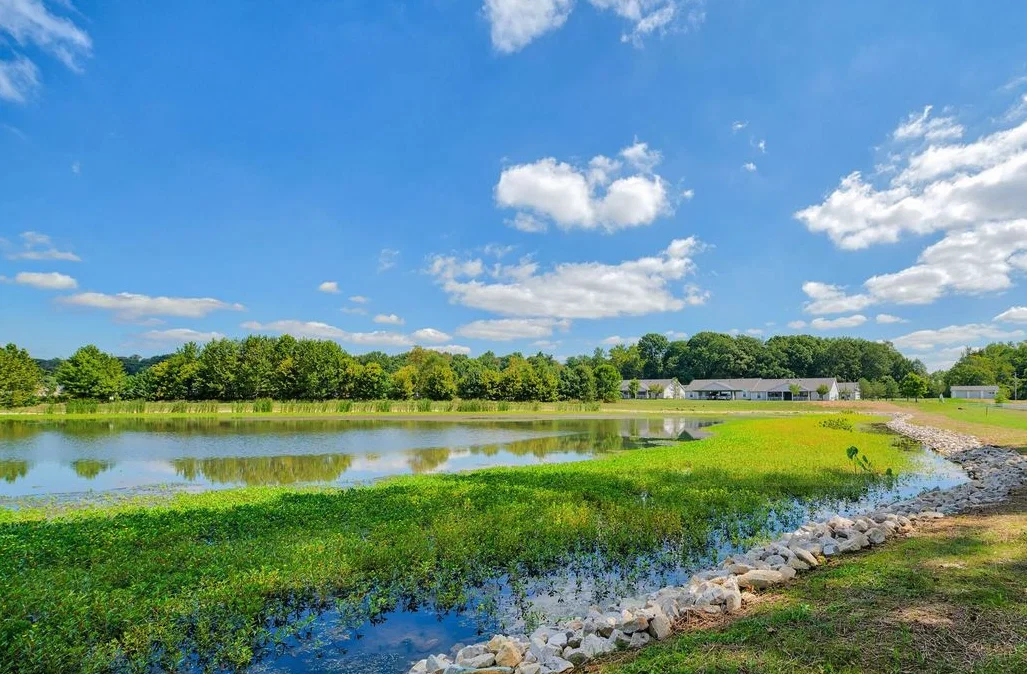LEISURE LIVING LAKESIDE
