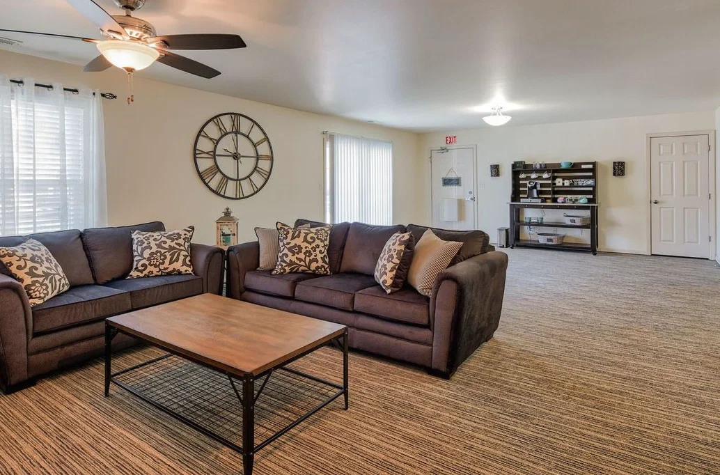 LEISURE LIVING LAKESIDE