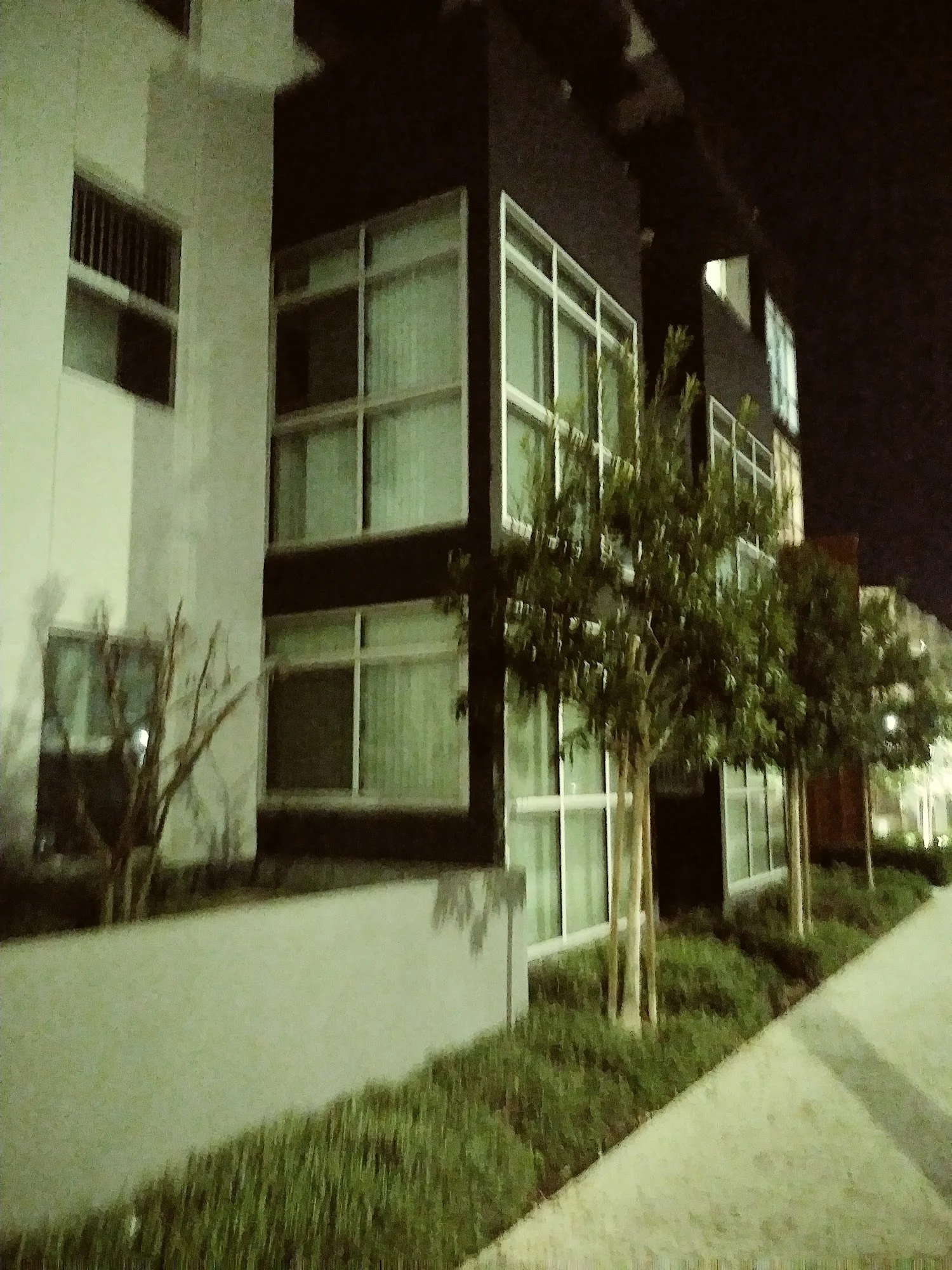LONG BEACH & 21ST APARTMENTS