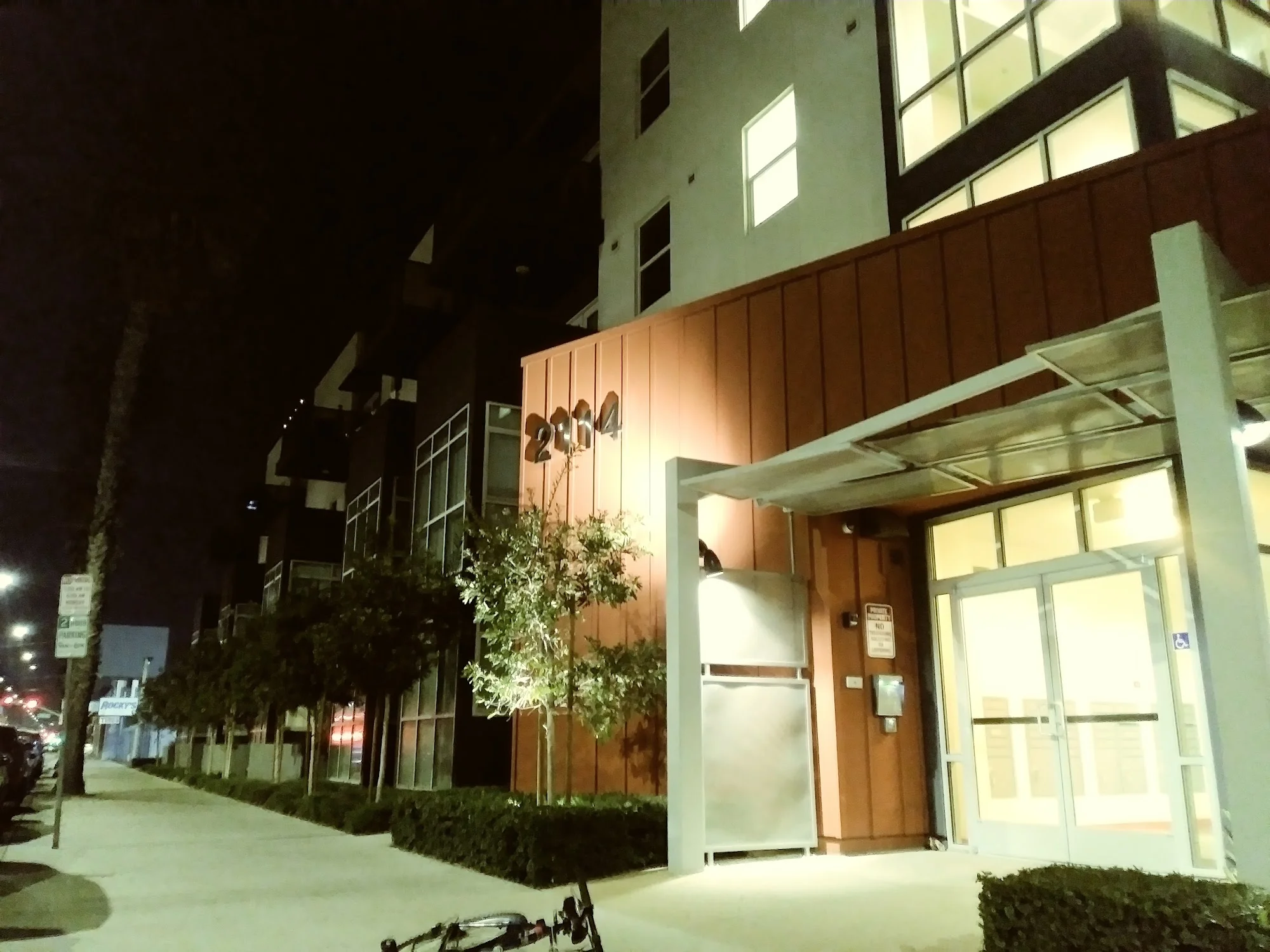 LONG BEACH & 21ST APARTMENTS