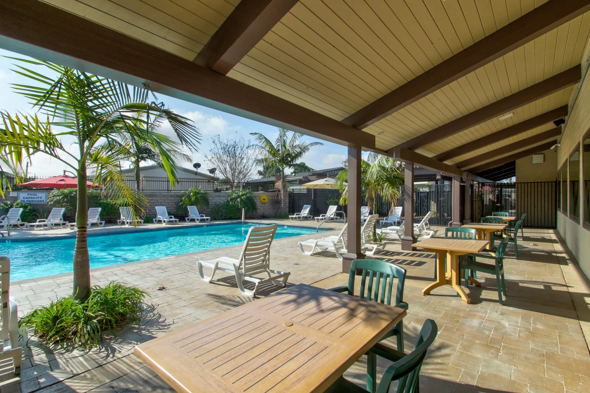 LOS ALISOS ESTATES