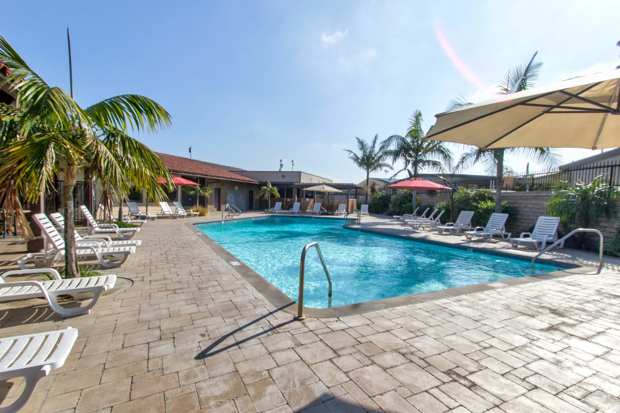 LOS ALISOS ESTATES