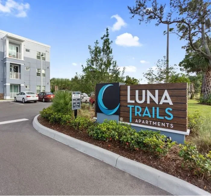 LUNA TRAILS