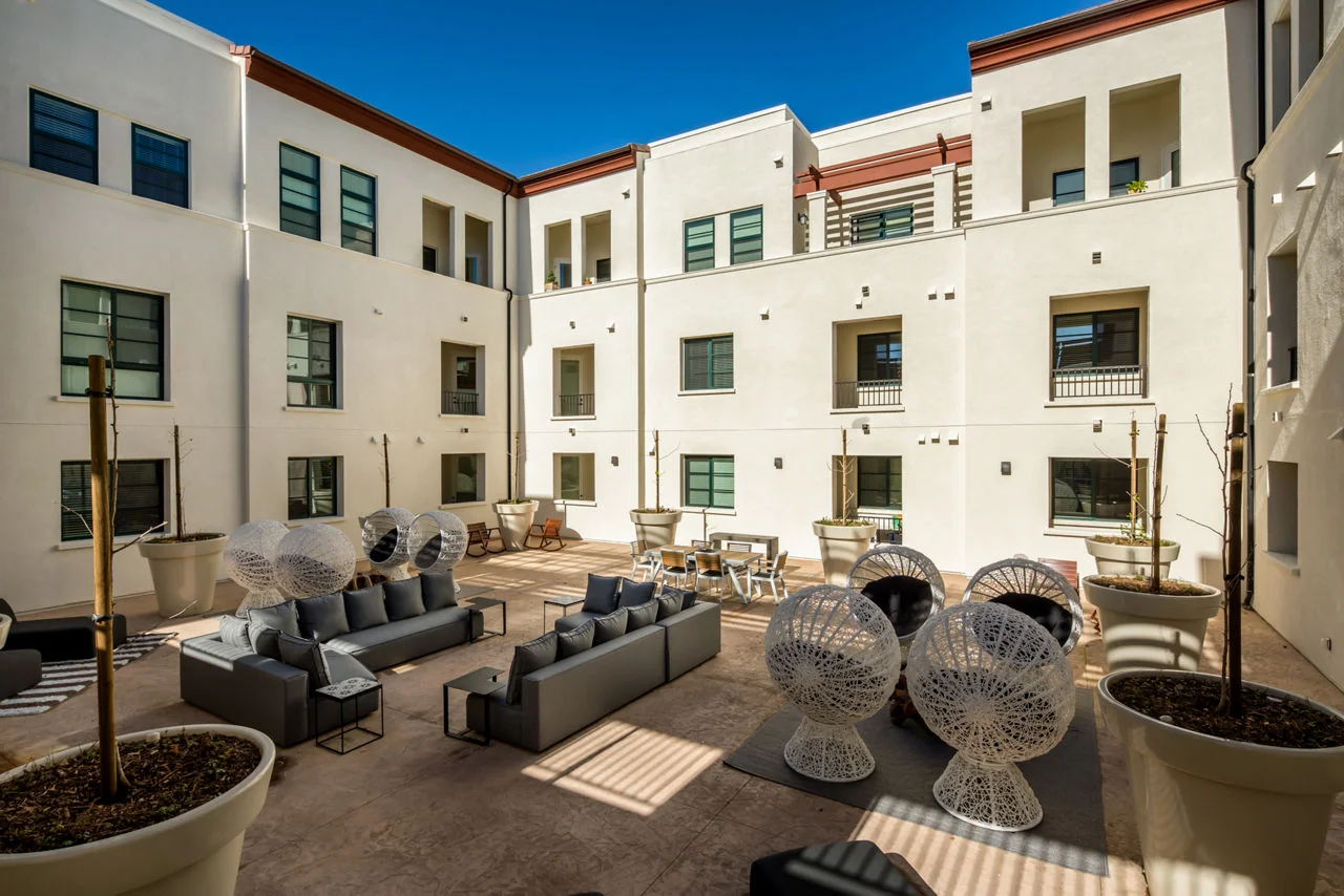 LUXE PASADENA