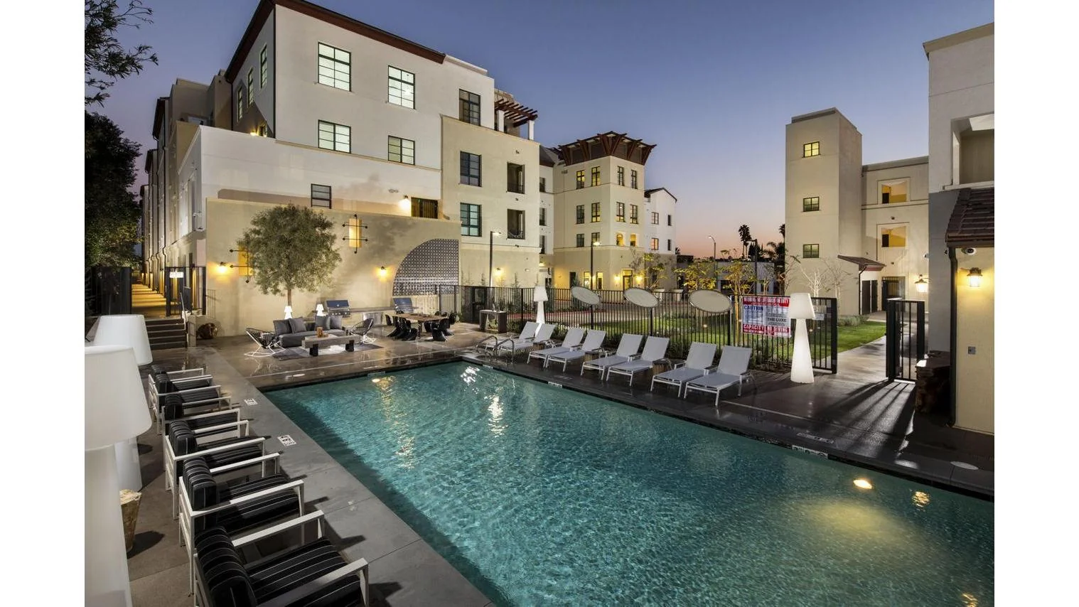 LUXE PASADENA