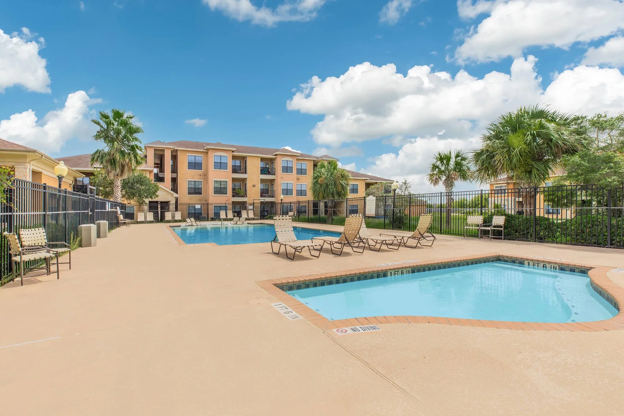 Navigation Pointe Apartment
