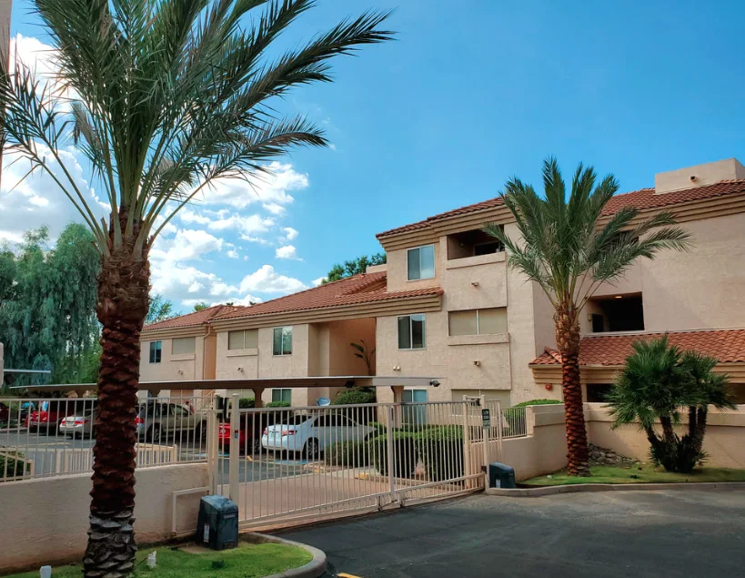 OASIS AT MESA PALMS
