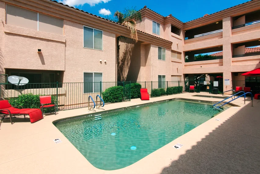 OASIS AT MESA PALMS